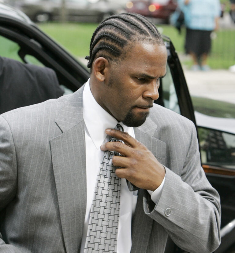 “Shocking Verdict: R. Kelly And Universal Music Group Forced to Pay $500K to Abuse Victims – Full Details Inside!”